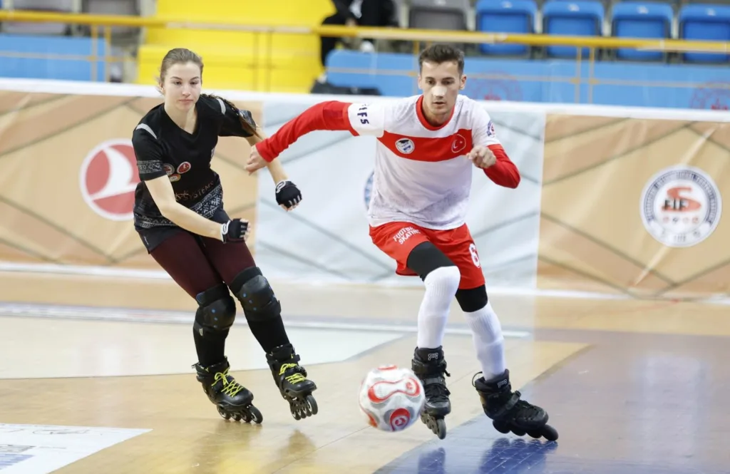 Women and men competing together in the same Football Skating team during international competition